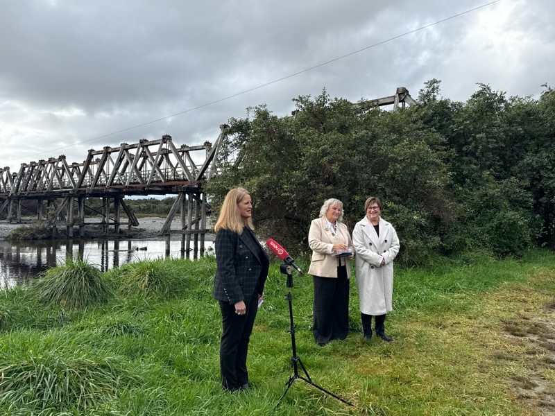 Govt funds new cycle bridge - Greymouth Star