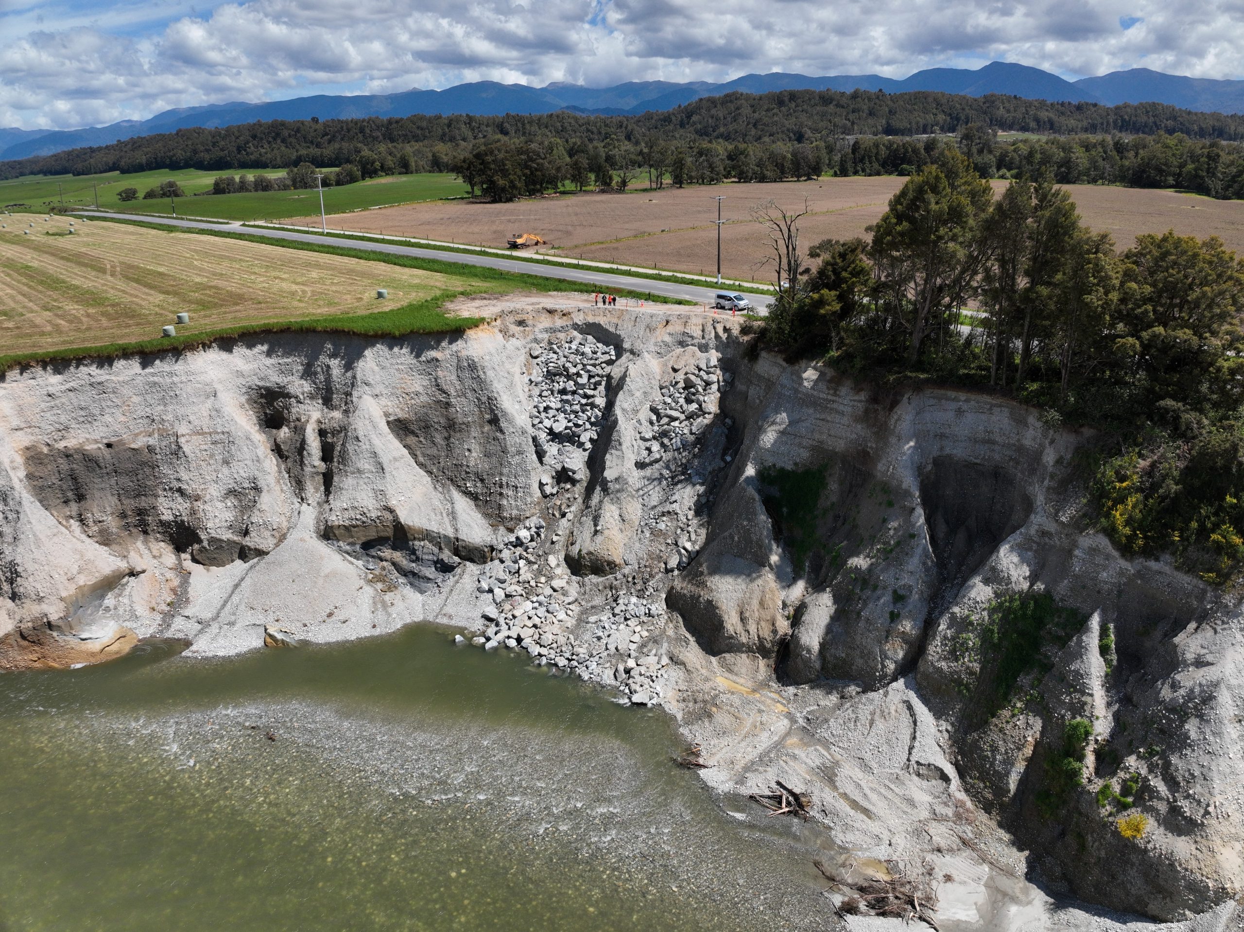 Costs mount to save Atarau Rd - Greymouth Star